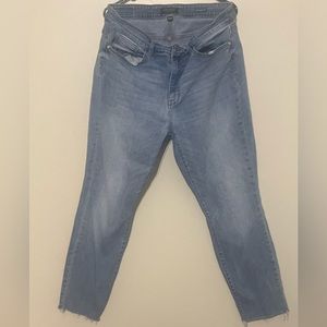 Judy Blue jeans 16W. Light blue denim. Frayed at end of legs.
